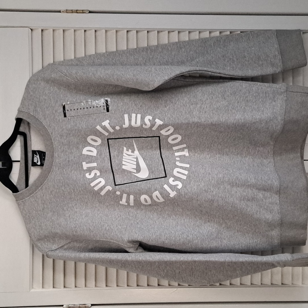 Grey nike sweatshirt